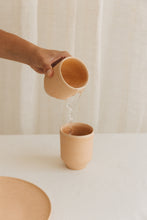 Lade das Bild in den Galerie-Viewer, THE NAKOA "ALORA" CAPPUCINO CUP - SET OF 4 (Sunny Peach)
