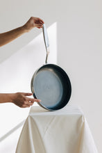 Lade das Bild in den Galerie-Viewer, THE NAKOA PAN - NONSTICK ETCHED