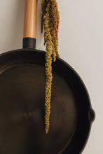 Lade das Bild in den Galerie-Viewer, THE NAKOA &quot;ADIRA&quot; PAN - POLISHED CAST IRON

