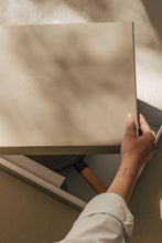 Lade das Bild in den Galerie-Viewer, THE NAKOA &quot;ADIRA&quot; PAN - POLISHED CAST IRON
