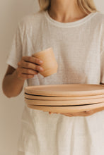 Lade das Bild in den Galerie-Viewer, THE NAKOA "ALORA" DINNER PLATE - SET OF 4 (Sunny Peach)
