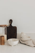 Lade das Bild in den Galerie-Viewer, SCHÜSSEL MIT KLEINEN FÜSSEN 'NORDIC VANILLA'
