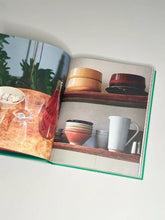 Lade das Bild in den Galerie-Viewer, STILLEBEN - COFFEE TABLE BOOK
